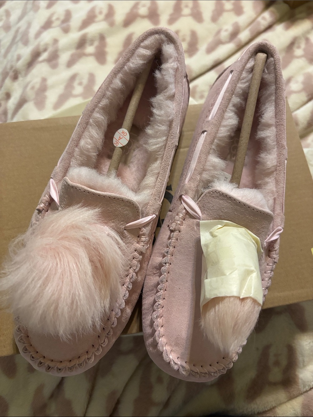 Ugg Dakota Pom Pom slipper sz8